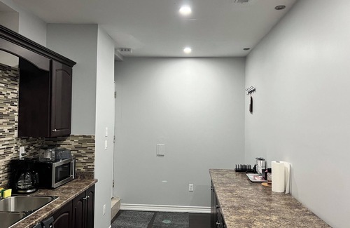 Churchill Meadows Apartamento | Affordable Luxury: Large 3BR Suite Perfect for Families - Full Kitchen & Wifi
