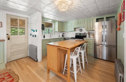 Pawcatuck Casa | Affordable Luxury Resort Home with an In-Ground Heated Pool & Hot Tub. Sleeps 10