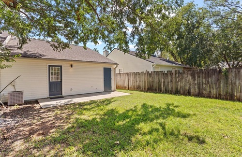 Tallahassee Casa | Affordable Luxury townhome CLOSE to malls, walking community with sidewalks.