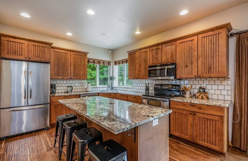 Cle Elum Casa | Granite Creek Estate - Super Private-Two Homes w / Views-Must Experience