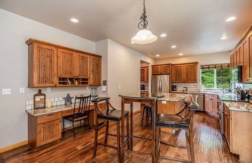 Cle Elum Casa | Granite Creek Estate - Super Private-Two Homes w / Views-Must Experience