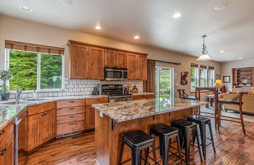 Cle Elum Casa | Granite Creek Estate - Super Private-Two Homes w / Views-Must Experience