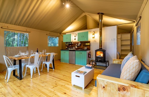 Oudtshoorn Cabina | AfriCamps Klein Karoo