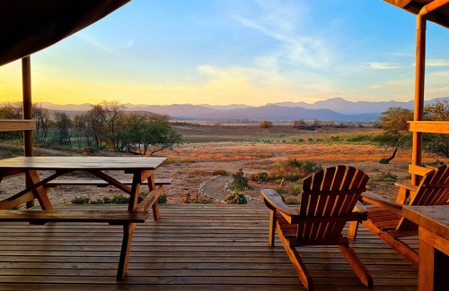 Oudtshoorn Cabina | AfriCamps Klein Karoo