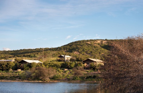 Oudtshoorn Cabina | AfriCamps Klein Karoo