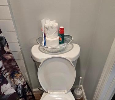 Newark Casa | Agape queen room 6D