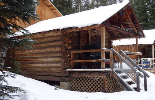 Silver Gate Cabina | Agate's Cabin - A Wolf Crossing Cabin next to Yellowstone National Park