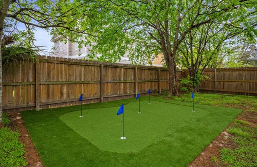College Park Casa | Aggieland Gameday Guesthouse with putting green and fire pit! Walk to Kyle Field