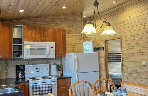 Magnetawan Cabina | Ahmic Lake Resort's Black Bear Cottage
