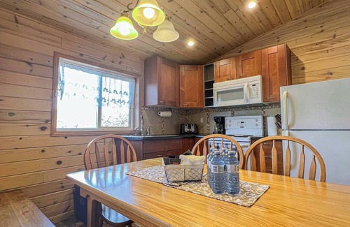 Magnetawan Cabina | Ahmic Lake Resort's Black Bear Cottage