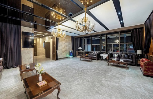 Lianhu Hotel | AI Lives In The Future Hotel - Xi'an Drum Tower Old City Root G Park Store