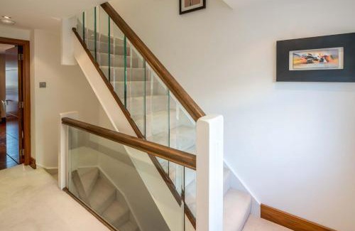 Queen's Gate Villa | -Air con- Luxury Townhouse - High St Kensington!