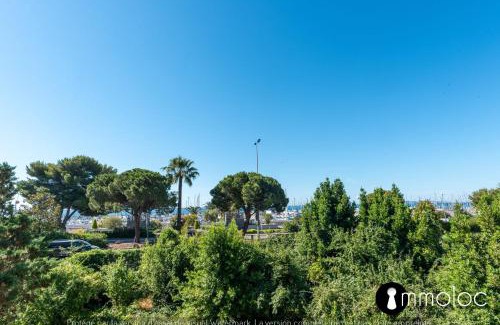 Saint-Laurent-du-Var Apartamento | Air-conditioned apartment facing the port of Saint Laurent with 2 bedrooms