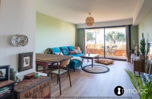 Saint-Laurent-du-Var Apartamento | Air-conditioned apartment facing the port of Saint Laurent with 2 bedrooms