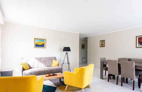 La Bocca Nord Apartamento | Air-conditioned apartment with furnished terrace, tennis court & a garage