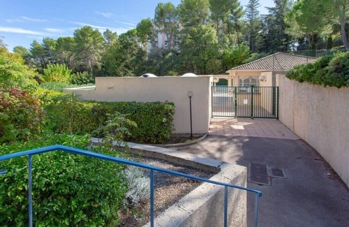 La Bocca Nord Apartamento | Air-conditioned apartment with furnished terrace, tennis court & a garage