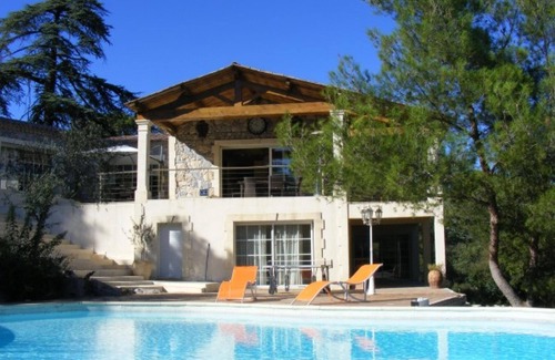 Fabregues Villa | Casa de piedra en una propiedad de 6 acres rodeado por un río