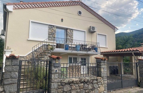 Arles-sur-Tech Casa | Casa con aire acondicionado, piscina privada y jardín, Arles-sur-Tech