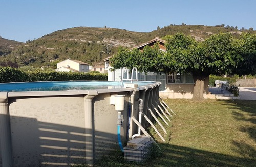 Boulbon Villa | Air-conditioned villa with swimming pool in a small Provençal village