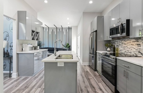 Edgewood Casa | Airbnb.com/p/DesignedByDom - Over 450 Five Star Reviews