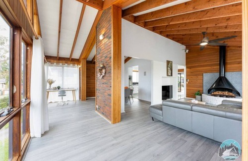 Bateau Bay Casa | Aircabin | Central Coast | 4 Beds Holiday House