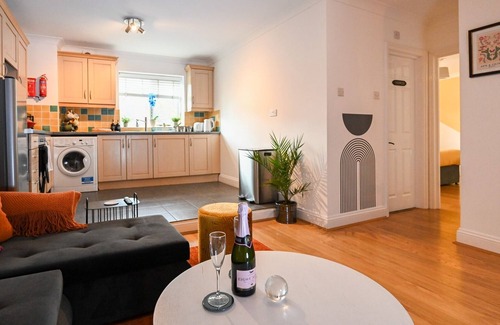 Stansted Apartamento | Airport Snug -2BR -WiFi -Parking