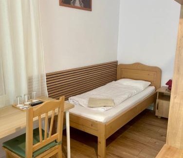 Vecses Casa | Airport Jazmin Guesthouse