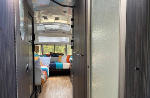 Vinita Casa | Airstream Suite for Lakeside Cabin @ Check-In Bay