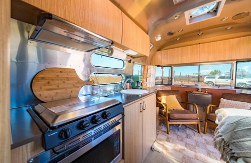Valle Casa | Airstream w/ Private Hot Tub (Unit D) - 3 Person Airstream with Private Hot Tub