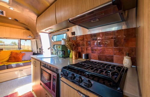 Valle Casa | Airstream w/ Private Hot Tub (Unit E) - 5 Person Airstream with Private Hot Tub