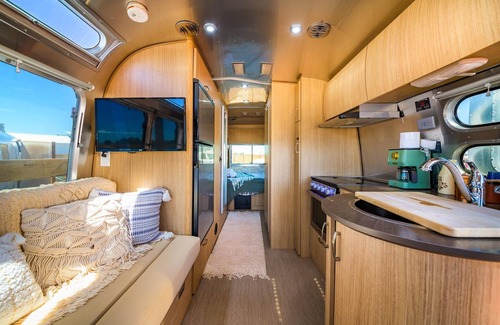 Valle Casa | Airstream w/ Private Hot Tub (Unit B) - 4 Person Airstream with Private Hot Tub