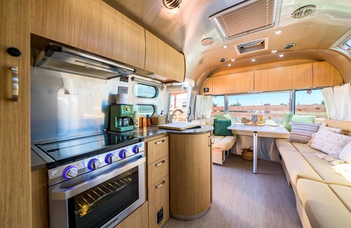 Valle Casa | Airstream w/ Private Hot Tub (Unit B) - 4 Person Airstream with Private Hot Tub