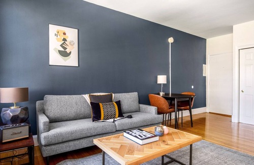 Back Bay West Apartamento | Airy Back Bay 1BR w/ A/C, nr. Esplanade & Copley Mall, by Blueground