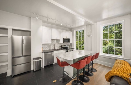 Pendleton Apartamento | Airy, Elegant 1bd Apartment, Steps from Everything