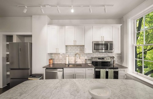 Pendleton Apartamento | Airy, Elegant 1bd Apartment, Steps from Everything