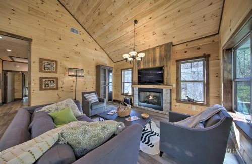 Ellijay Casa | Airy Ellijay Home with Spacious Creekside Deck!