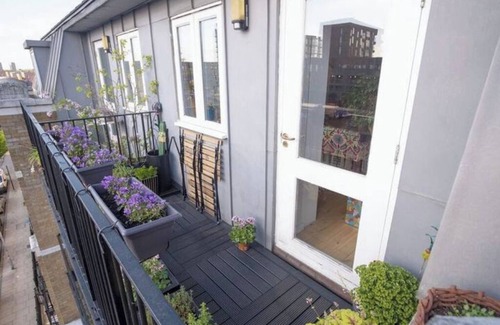 St. Dunstan's Apartamento | Airy one-bed in Limehouse with views of the city
