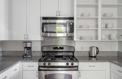Central San Mateo Apartamento | Airy San Mateo 1BR w/ Clubhouse, Gym & W/D, nr Restaurants, by Blueground