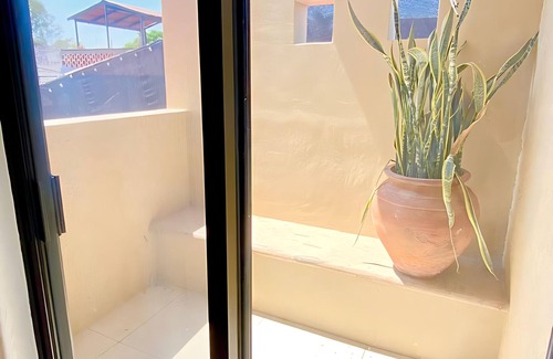 San Antonio Tlayacapan Casa | Ajijic Modern 1 Bedroom Home -walk To Everything -patio -gym -pickleball Court