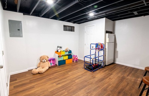 Maryland Heights Apartamento | AK`s STL Pearl Grey House - Game Room