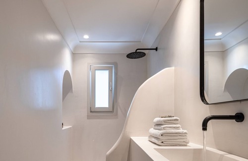 Imerovigli Hotel | Akra Suites & Spa