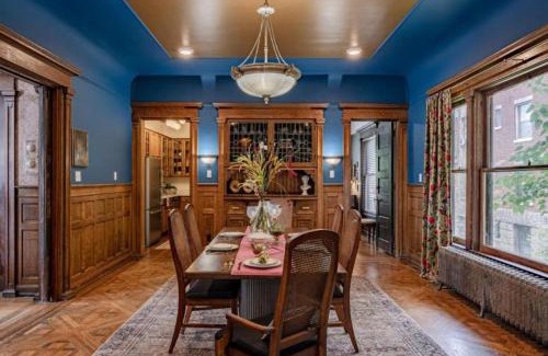Highland Square Casa | Akrons Werner House Historic 4 Bedroom Luxury