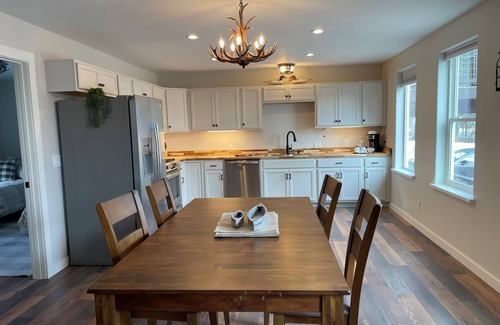 Soldotna Cabina | ALASKA LAKE and LODGE AT LONGMERE