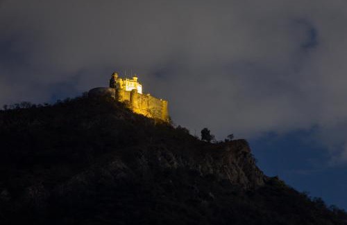 Udaipur Apartamento | Alaya Stays Kasturi Villa - Pet Friendly 6 BHK with Plunge Pool