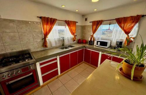 Cerro Calafate Casa | Alba Austral, casa amplia y luminosa