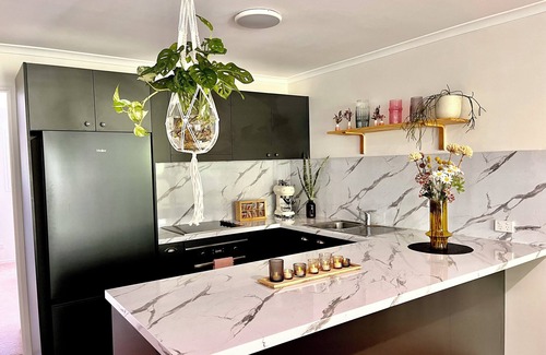 Sunrise Beach Apartamento | 'Alba Bella' ~ Tranquil Sunrise Beach Apartment. Cosy~ Elegant~Modern~Spacious