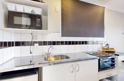 Westshore Hotel | Albatross Motel