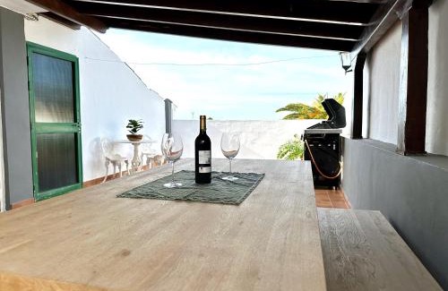 Alcala Apartamento | Alcalá Retreat: Ocean View & Modern Comfort