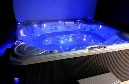 Hopton Castle Casa | Alder River Lodge Clun Valley Luxury Hot Tub Break
