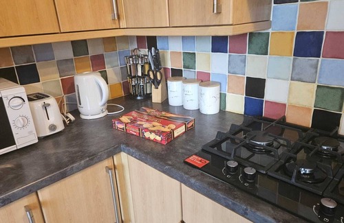 Preston Casa | Aldwych House For Holidays, Contractors and Relocation with Free Parking &Wi-Fi